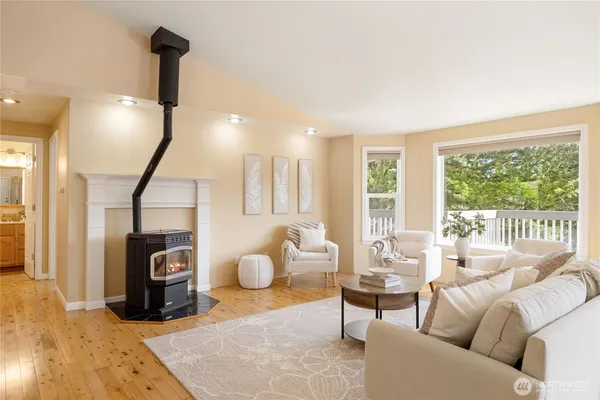 $579,000 | 261 East Rainier Court, Allyn, WA 98524