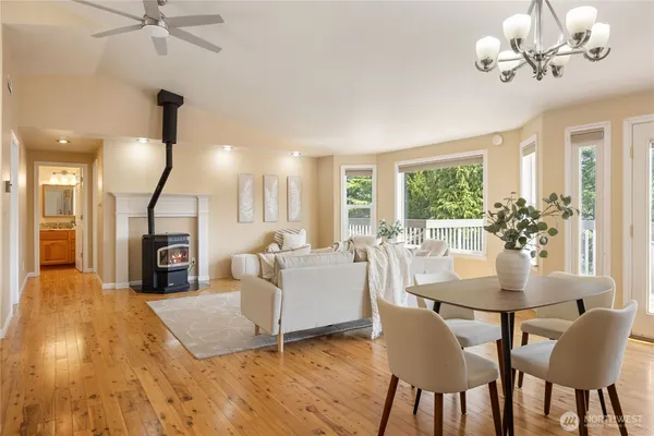 $579,000 | 261 East Rainier Court, Allyn, WA 98524