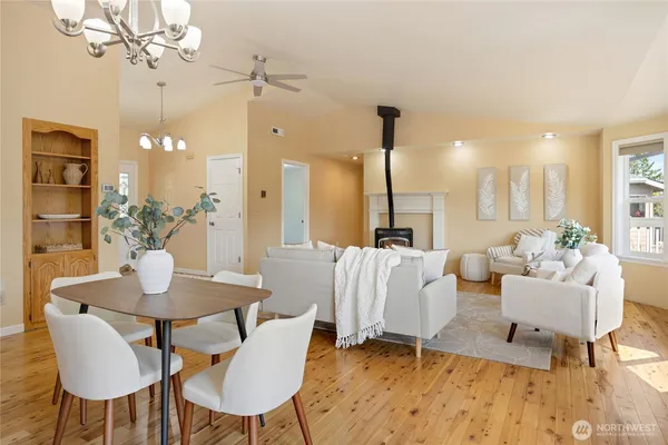 $579,000 | 261 East Rainier Court, Allyn, WA 98524