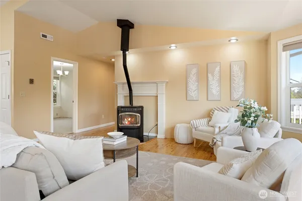 $579,000 | 261 East Rainier Court, Allyn, WA 98524