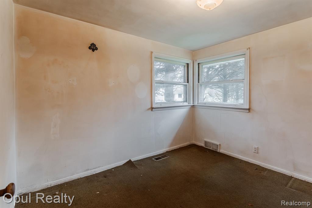 40295 Harris Road Belleville, MI 48111 - Photo 9 of 32