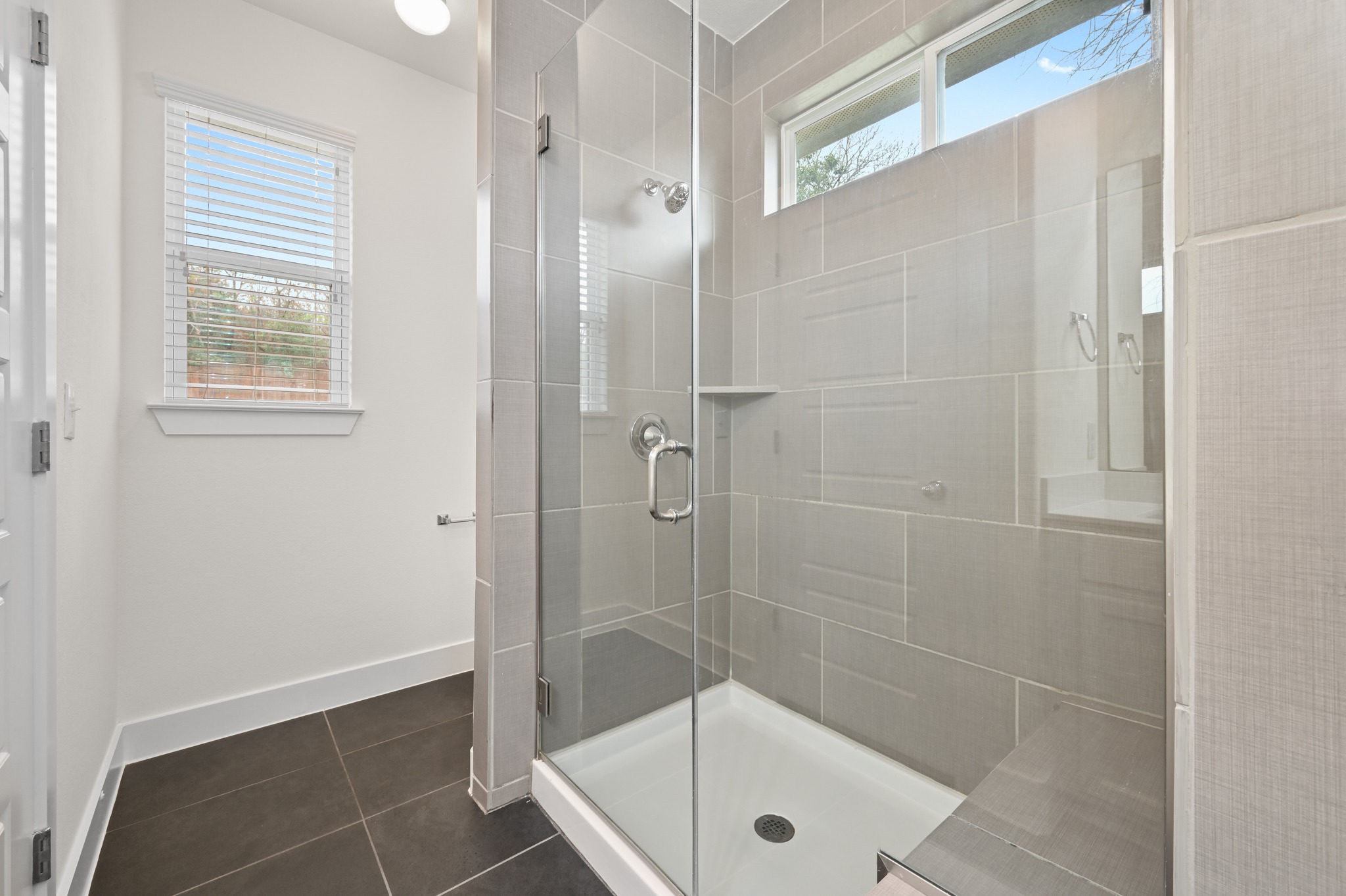 2204 Theseus Pass Austin, TX 78741 - Photo 17 of 31 a bathroom with a shower