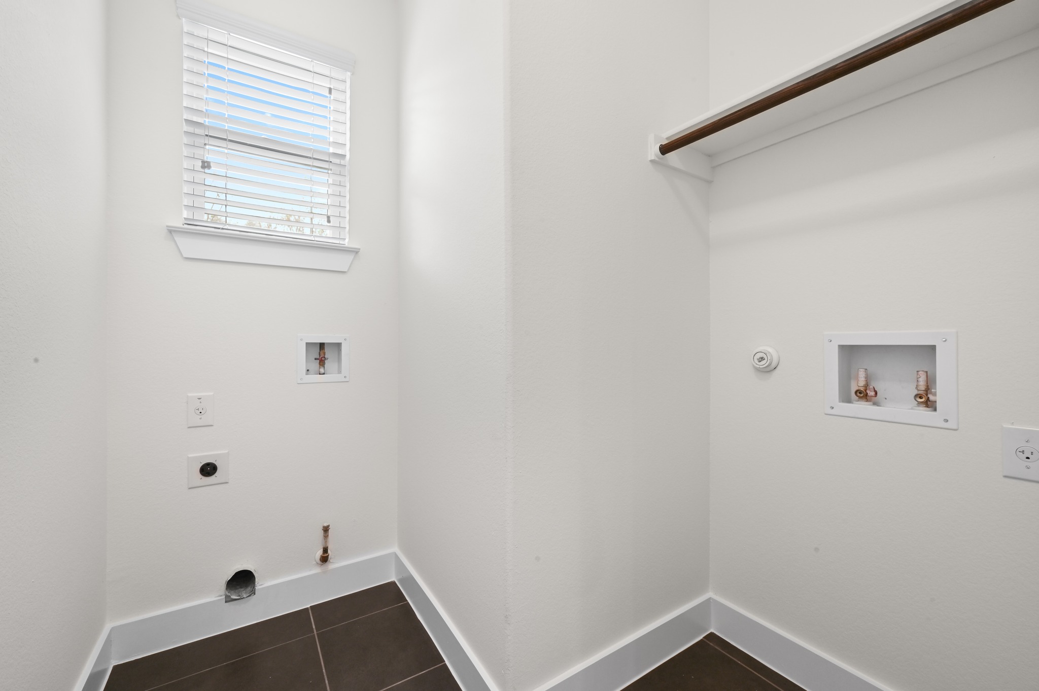 2204 Theseus Pass Austin, TX 78741 - Photo 20 of 31 a small space with a window