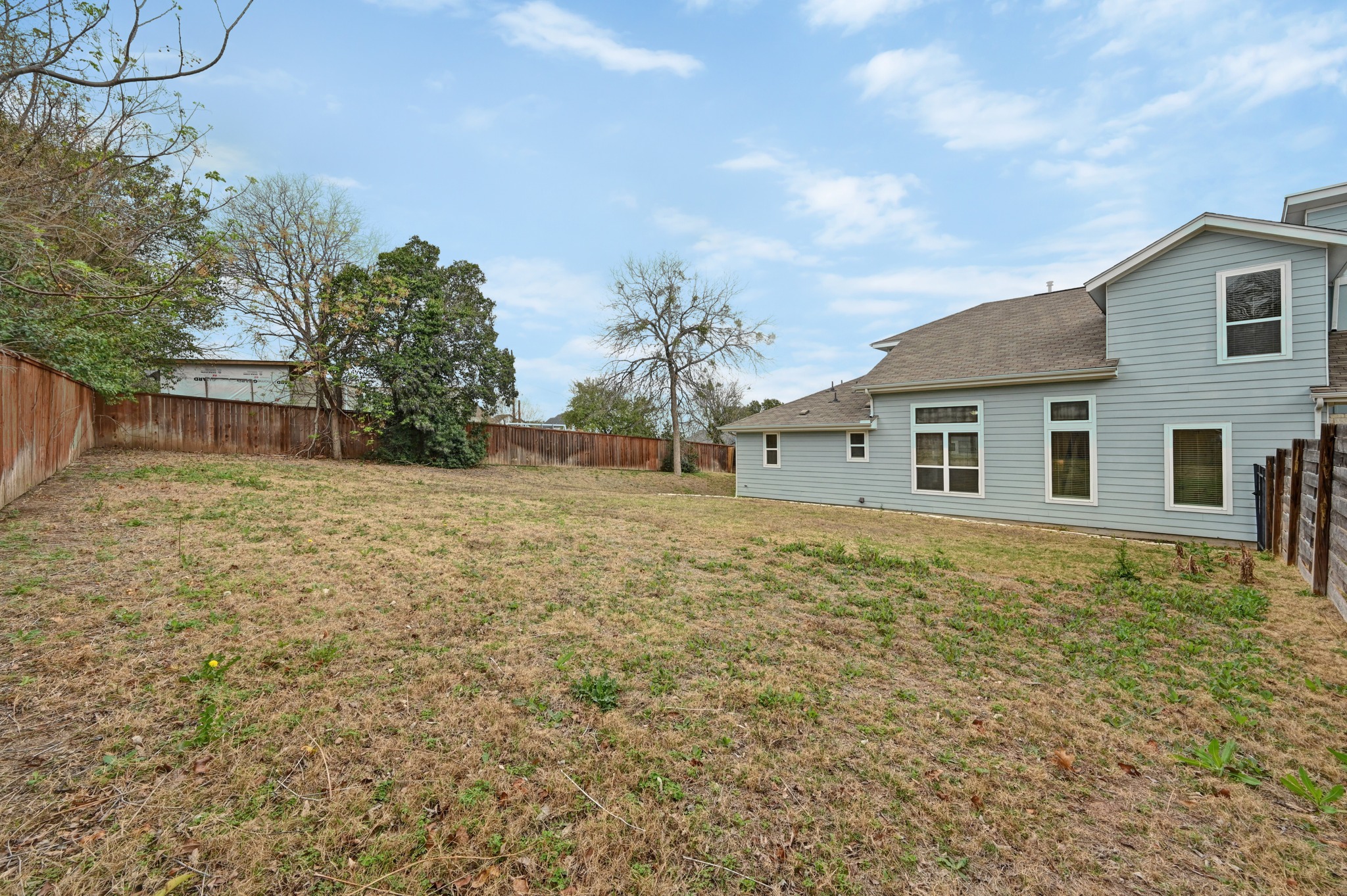 2204 Theseus Pass Austin, TX 78741 - Photo 31 of 31 a backyard of a house with table and chairs