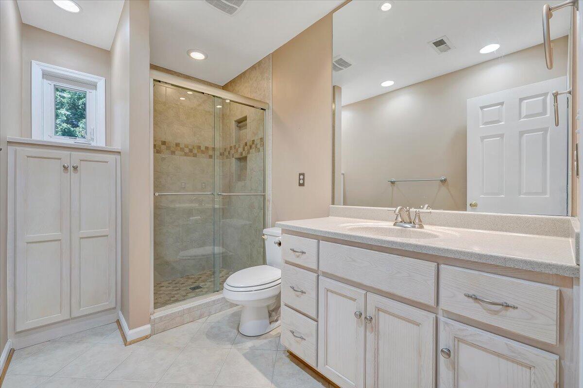 239 Pin Oak Drive Blue Ridge, VA 24064 - Photo 23 of 47 23-MIB03528