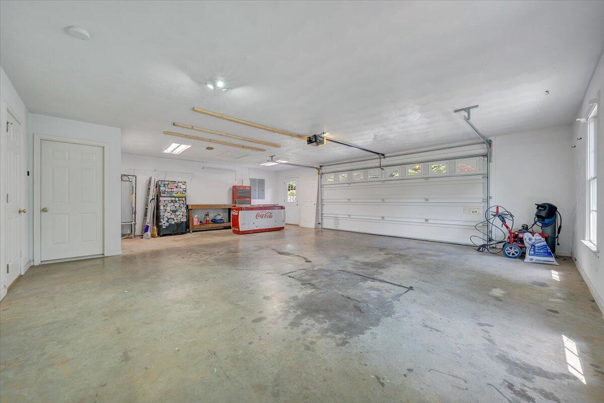 239 Pin Oak Drive Blue Ridge, VA 24064 - Photo 27 of 47 27-MIB03540