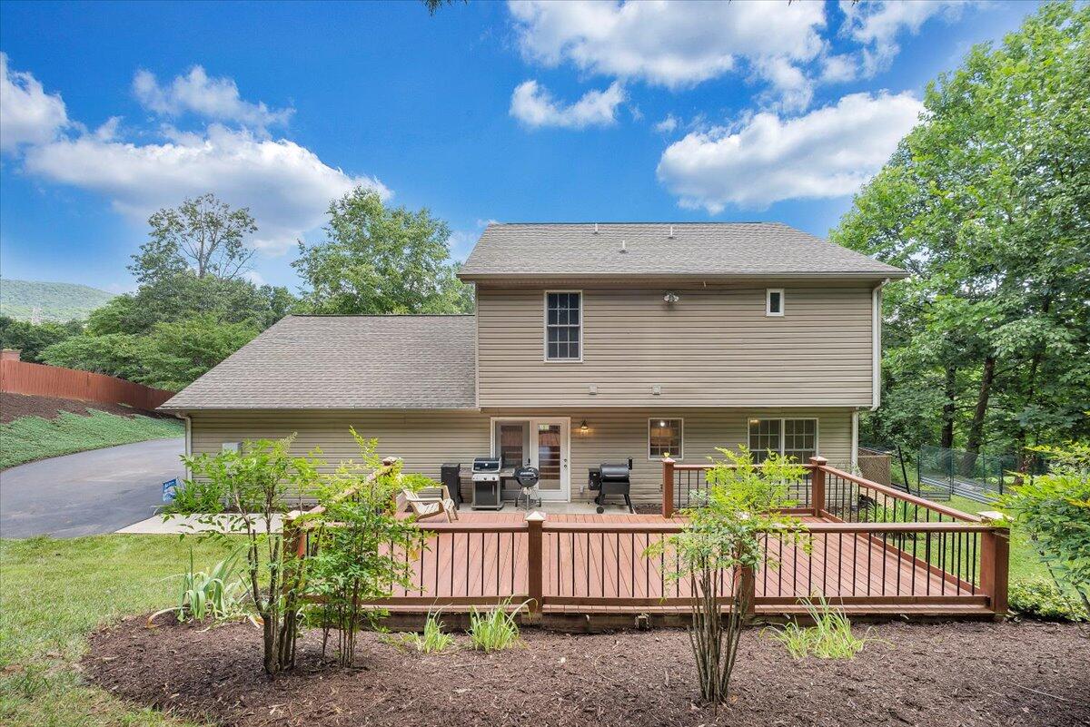 239 Pin Oak Drive Blue Ridge, VA 24064 - Photo 33 of 47 33-MIB03558