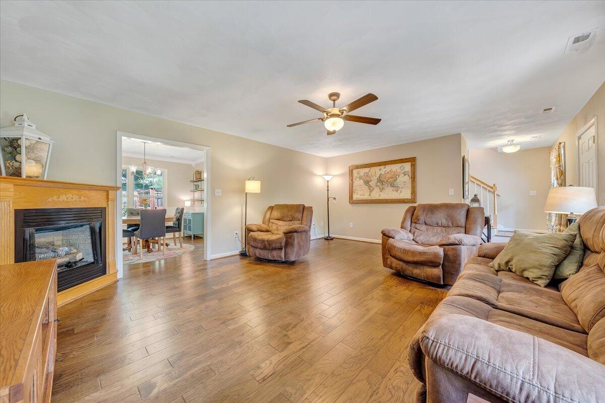239 Pin Oak Drive Blue Ridge, VA 24064 - Photo 4 of 47 04-MIB03471