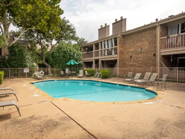 $1,700 | 5132 Amesbury Drive, Unit 205, Dallas, TX 75206