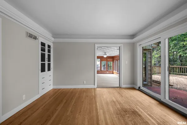 $250,000 | 660 18th Avenue, East Moline, IL 61244