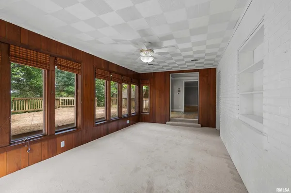 $250,000 | 660 18th Avenue, East Moline, IL 61244