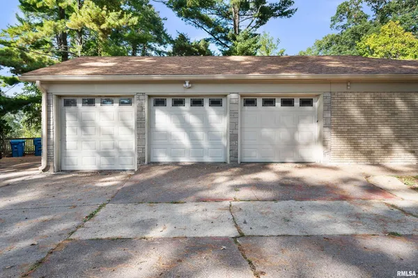 $250,000 | 660 18th Avenue, East Moline, IL 61244