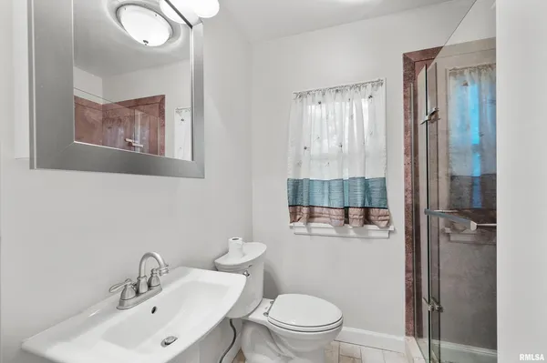 $250,000 | 660 18th Avenue, East Moline, IL 61244