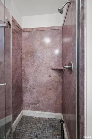 $250,000 | 660 18th Avenue, East Moline, IL 61244