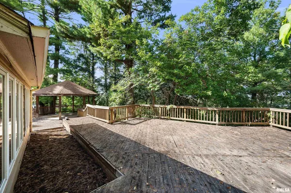 $250,000 | 660 18th Avenue, East Moline, IL 61244