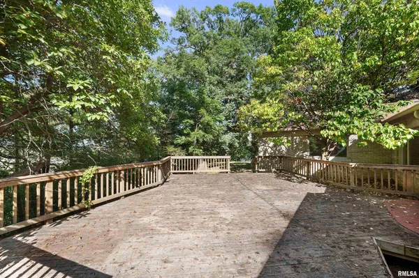 $250,000 | 660 18th Avenue, East Moline, IL 61244