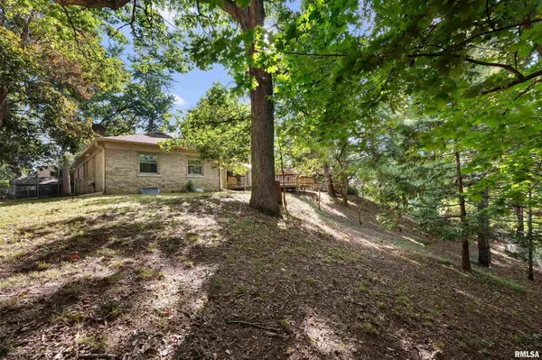$250,000 | 660 18th Avenue, East Moline, IL 61244