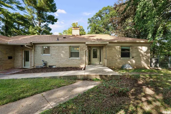 $250,000 | 660 18th Avenue, East Moline, IL 61244