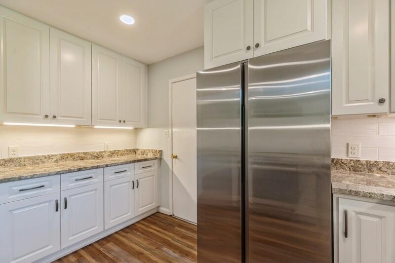 1086 County Highway 183 North DeFuniak Springs, FL 32433 - Photo 14 of 39 a kitchen with granite countertop cabinets and refrigerator