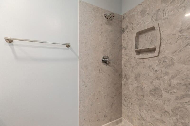 1086 County Highway 183 North DeFuniak Springs, FL 32433 - Photo 17 of 39 a bathroom with a shower