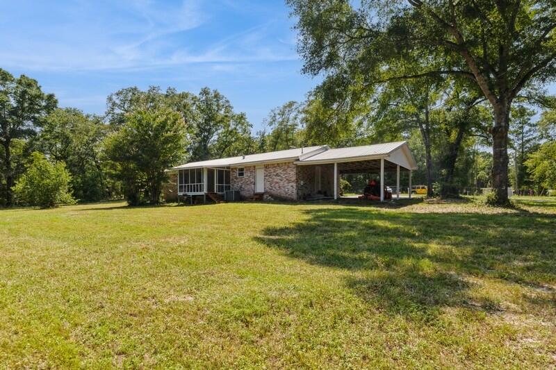 1086 County Highway 183 North DeFuniak Springs, FL 32433 - Photo 34 of 39 a front view of house with yard and green space