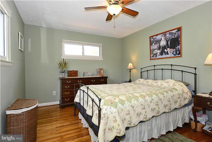 10904 Fiesta Road Silver Spring, MD 20901 - Photo 11 of 27 Bedroom (Master)