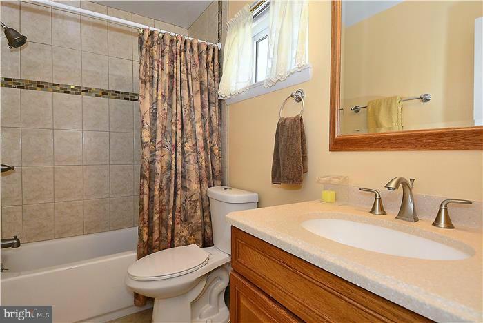 10904 Fiesta Road Silver Spring, MD 20901 - Photo 16 of 27 Bath