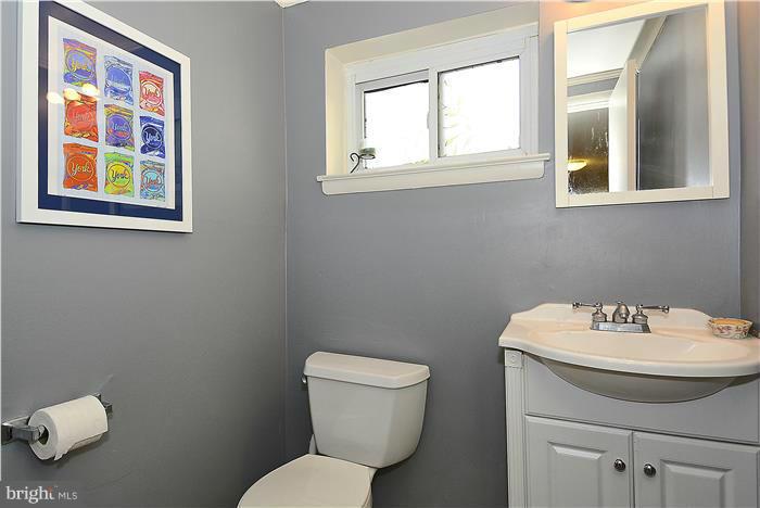 10904 Fiesta Road Silver Spring, MD 20901 - Photo 17 of 27 Bath