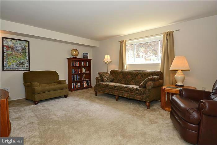 10904 Fiesta Road Silver Spring, MD 20901 - Photo 19 of 27 Family Room
