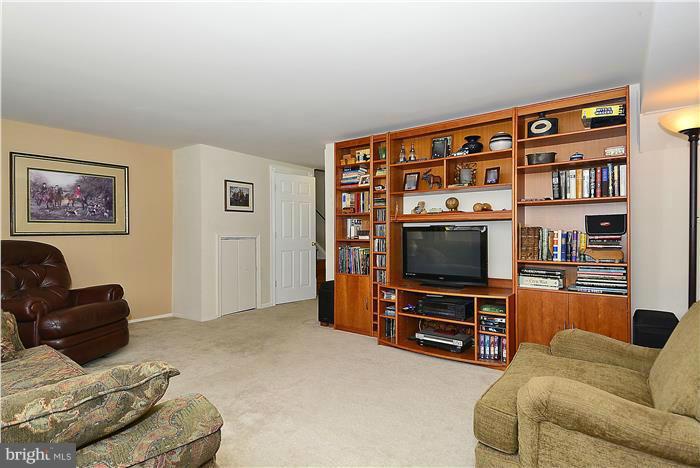 10904 Fiesta Road Silver Spring, MD 20901 - Photo 20 of 27 Family Room