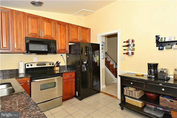 10904 Fiesta Road Silver Spring, MD 20901 - Photo 5 of 27 Kitchen