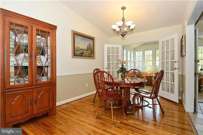 10904 Fiesta Road Silver Spring, MD 20901 - Photo 7 of 27 Dining Room