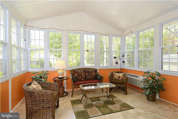 10904 Fiesta Road Silver Spring, MD 20901 - Photo 10 of 27 Interior (General)