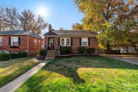 $374,900 | 8746 White Avenue, Brentwood, MO 63144