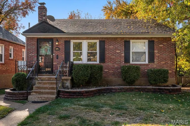 $374,900 | 8746 White Avenue, Brentwood, MO 63144
