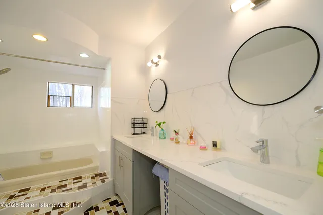 $1,088,000 | 126 Mulberry Avenue | Bulls Head