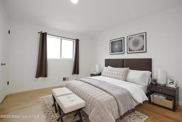 $1,088,000 | 126 Mulberry Avenue | Bulls Head