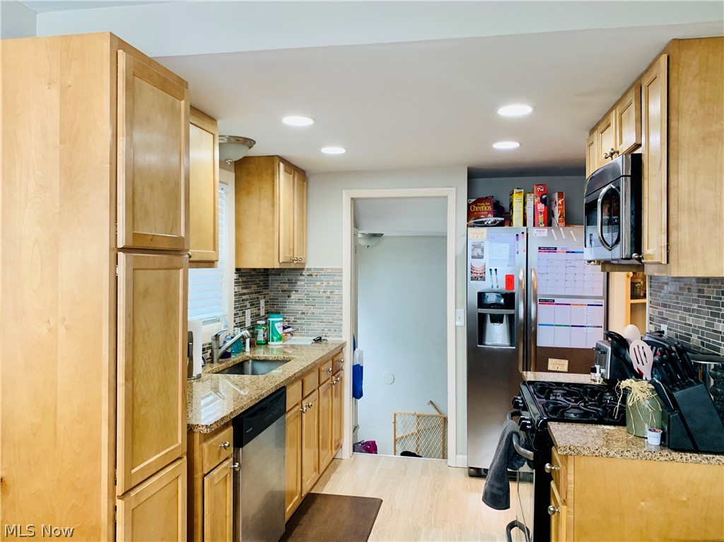 4078 Stonehaven Road Cleveland, OH 44121 - Photo 8 of 34