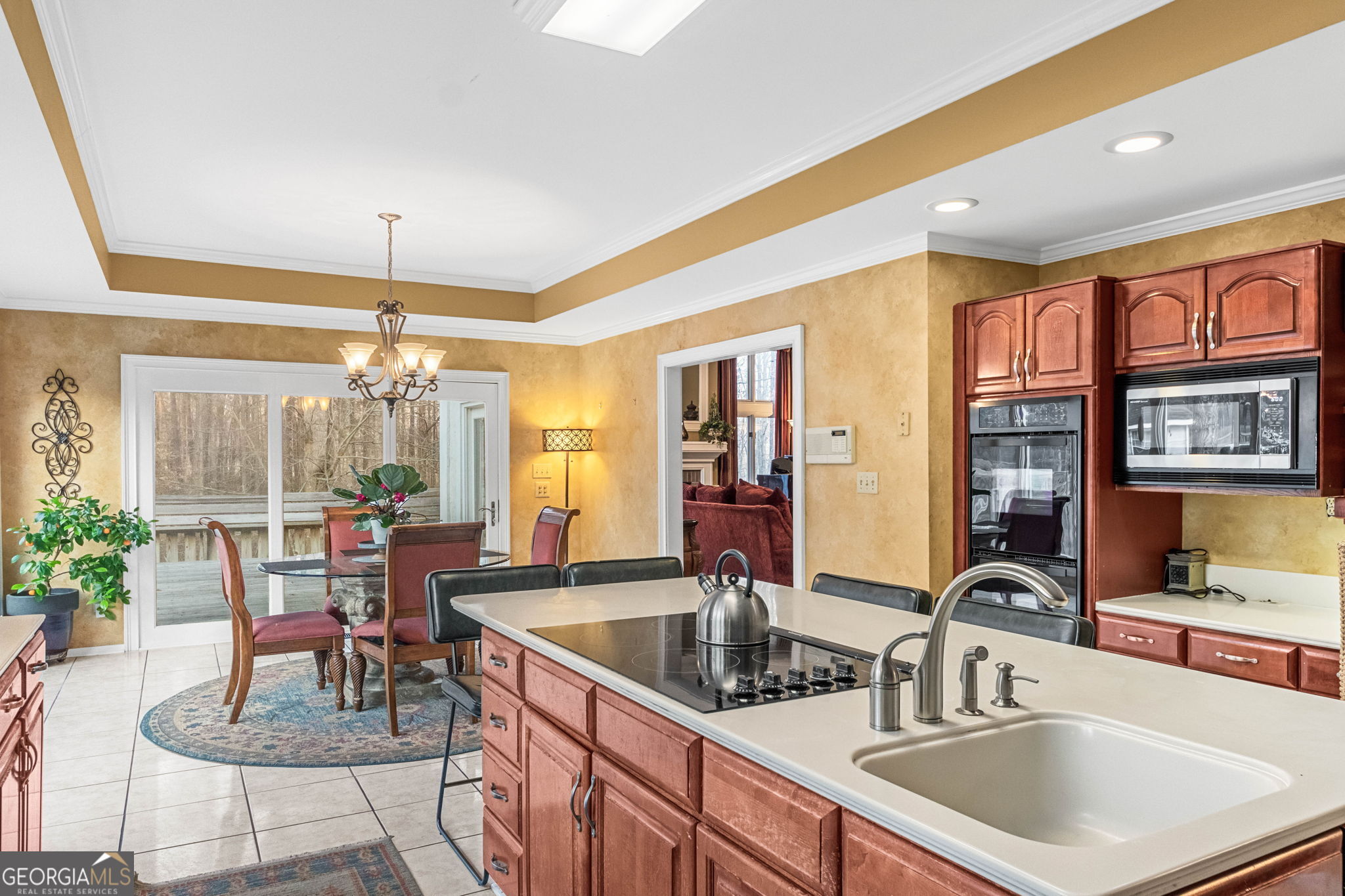 140 Thorne Ridge Trail Fayetteville, GA 30214 - Photo 16 of 44 a kitchen with counter top space and dining table