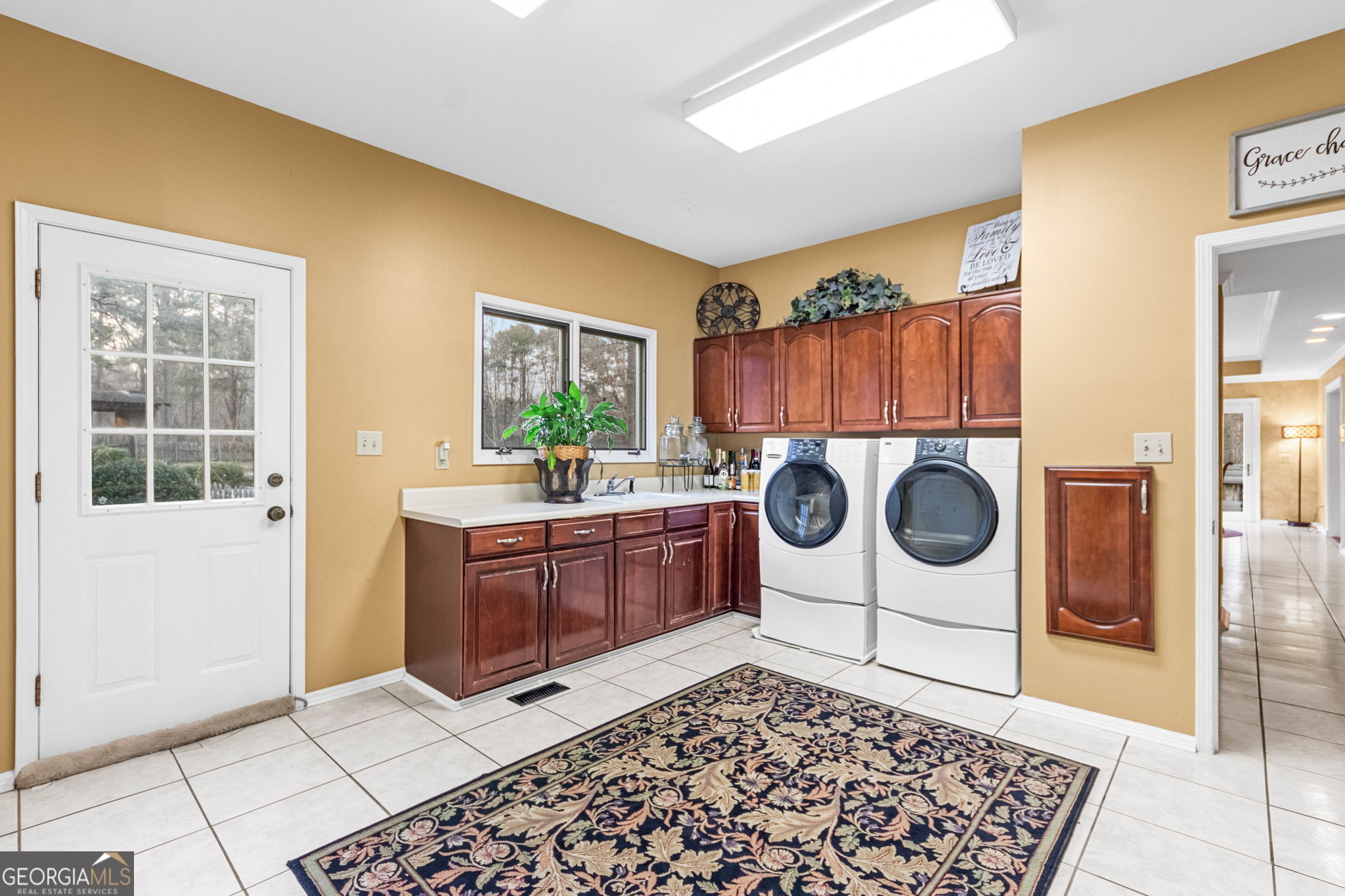 140 Thorne Ridge Trail Fayetteville, GA 30214 - Photo 18 of 44 a kitchen with a stove top oven and a refrigerator