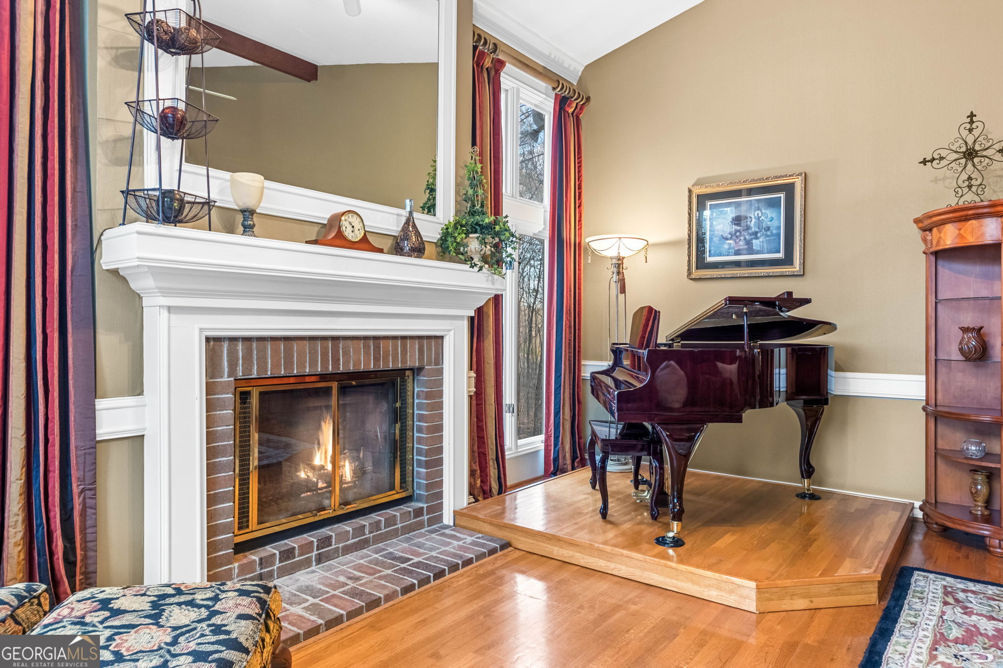 140 Thorne Ridge Trail Fayetteville, GA 30214 - Photo 8 of 44 a living room with furniture and a fireplace