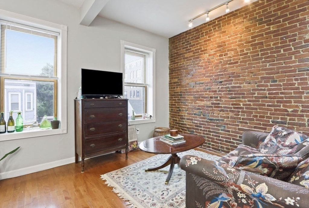 166 F Street, Unit 4 Boston, MA 02127 - Photo 5 of 12