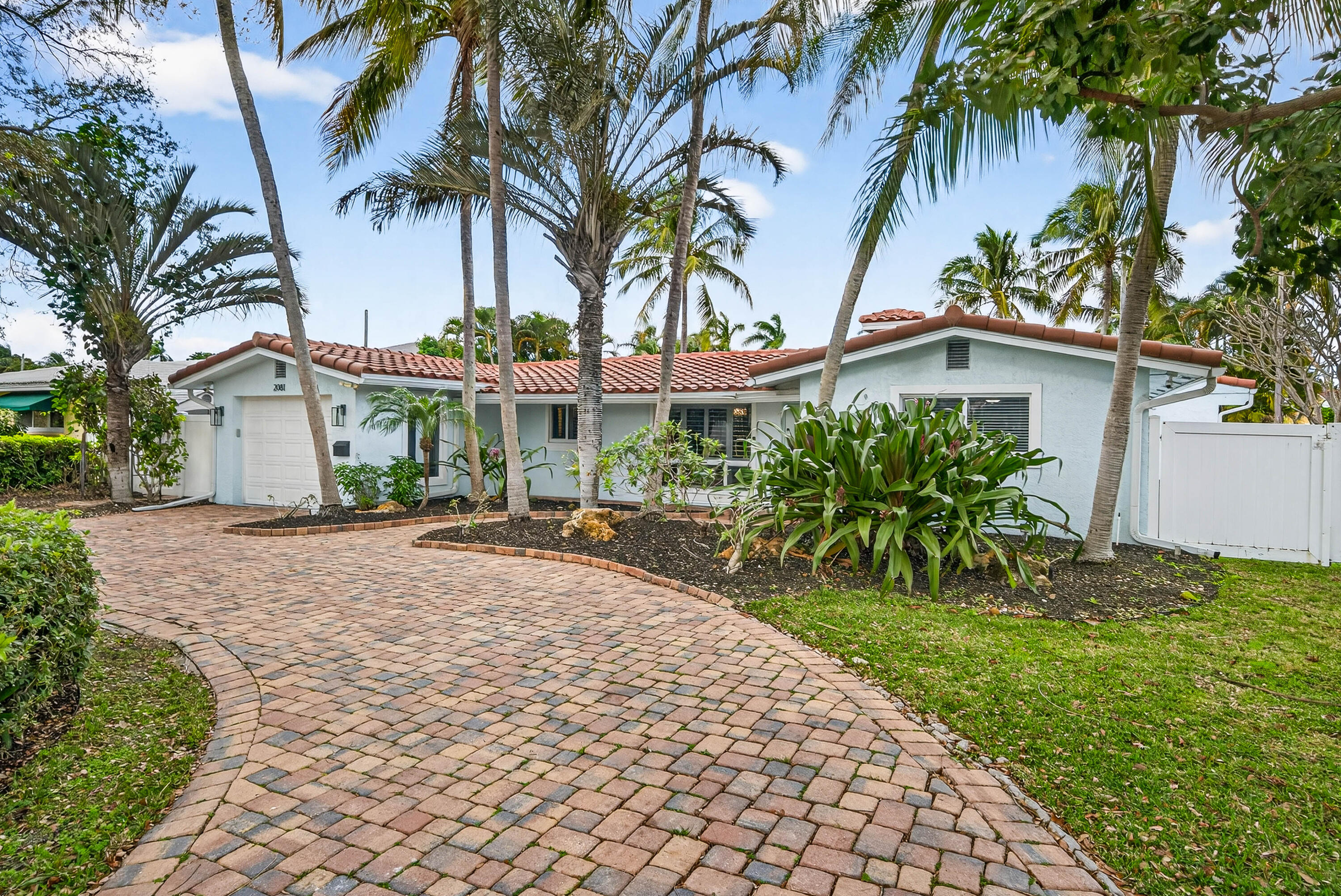 2081 Northeast 25th Street Lighthouse Point, FL 33064 - Photo 3 of 55 003-2081Northeast25thStreet-LighthousePo