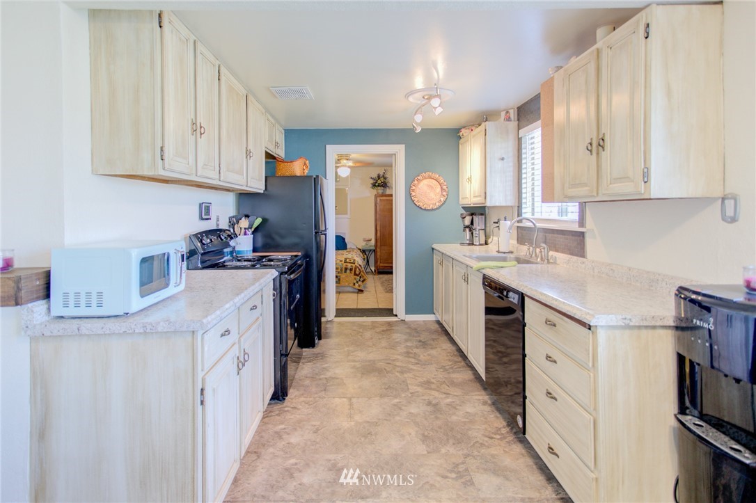 424 North Clark Road Moses Lake, WA 98837 - Photo 4 of 25 Gallery Image 4