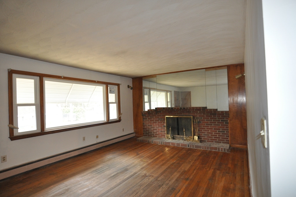 149 Shaker Road Westfield, MA 01085 - Photo 6 of 23