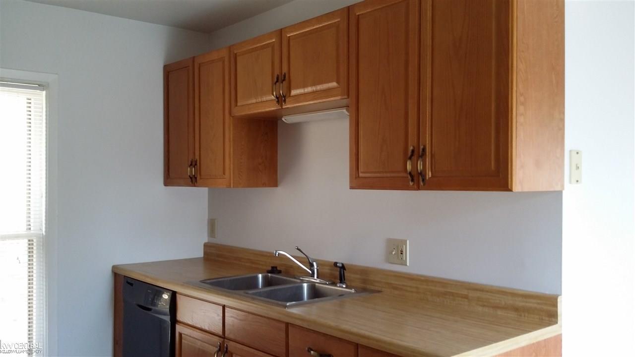 6048 Chicago Road Warren, MI 48092 - Photo 18 of 23 31287675-20.JPG