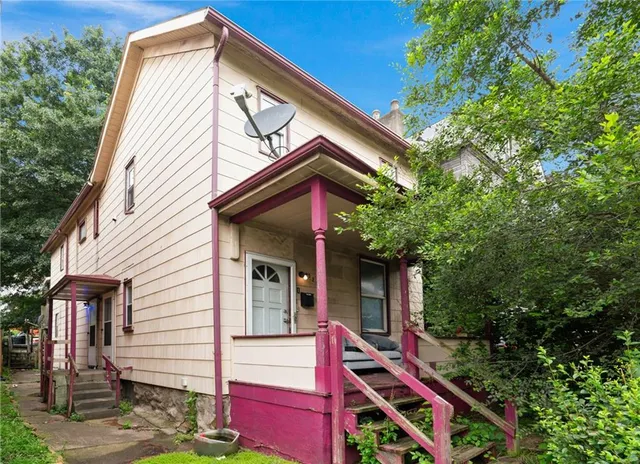 a front view of house with yard