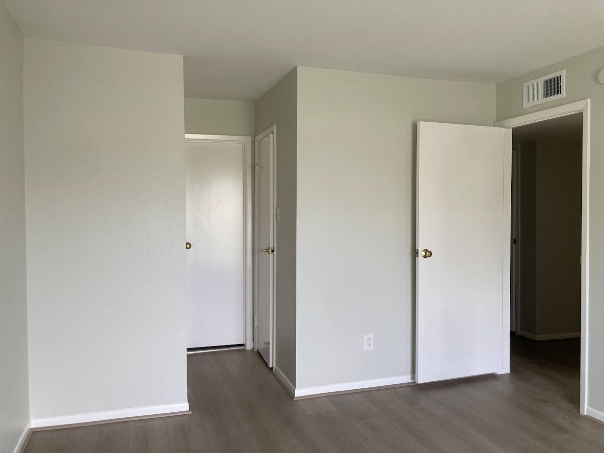 3075 Walnut Bend Lane, Unit 33 Houston, TX 77042 - Photo 14 of 25 a view of an empty room