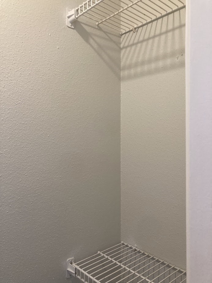 3075 Walnut Bend Lane, Unit 33 Houston, TX 77042 - Photo 18 of 25 a bathroom with a white wall