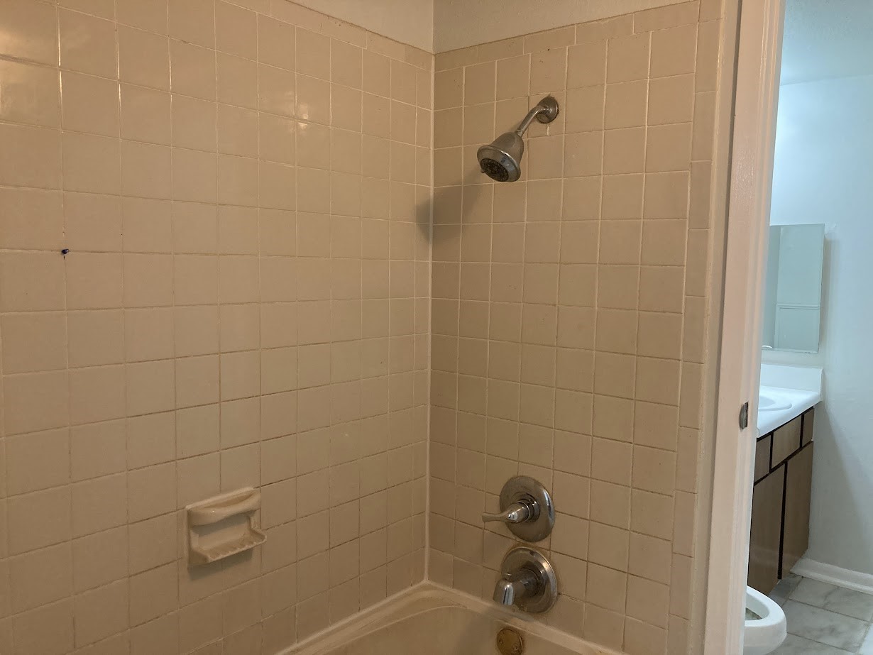 3075 Walnut Bend Lane, Unit 33 Houston, TX 77042 - Photo 22 of 25 a bathroom with a shower